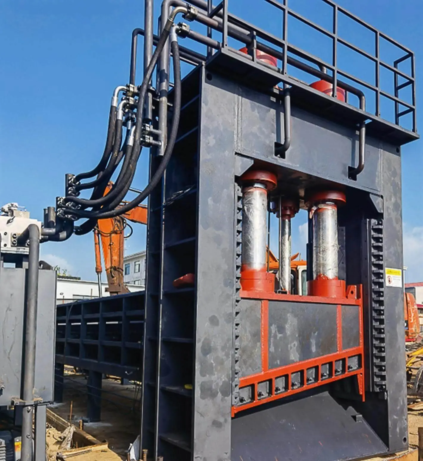 Recycling Equipment with Development Potential and Applicable Trends - Hydraulic Gantry Shears.jpg